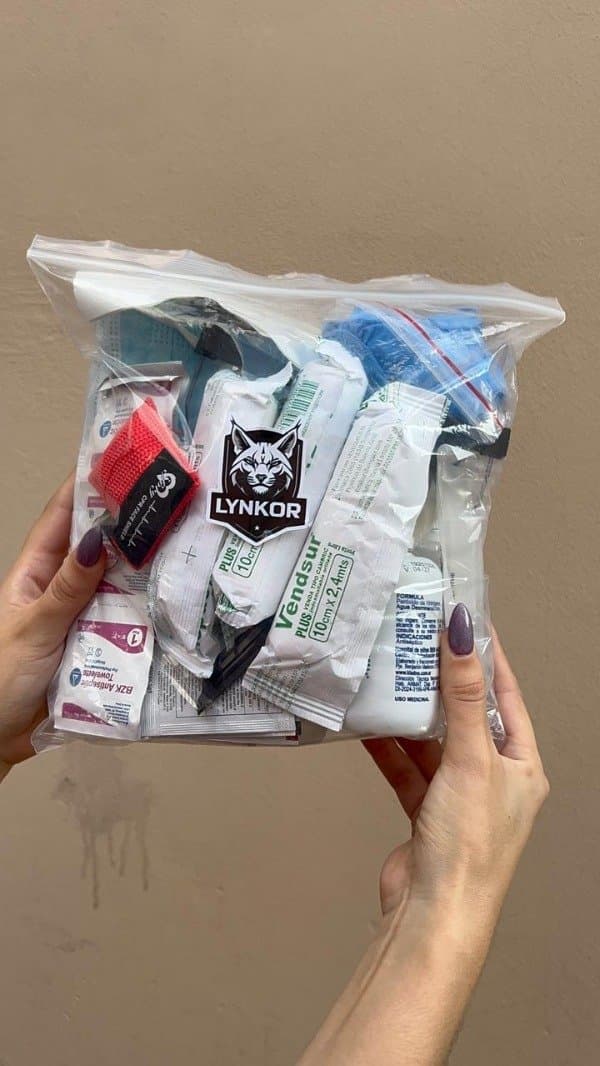 Bolsa con insumos de primeros auxilios thumbnail 3