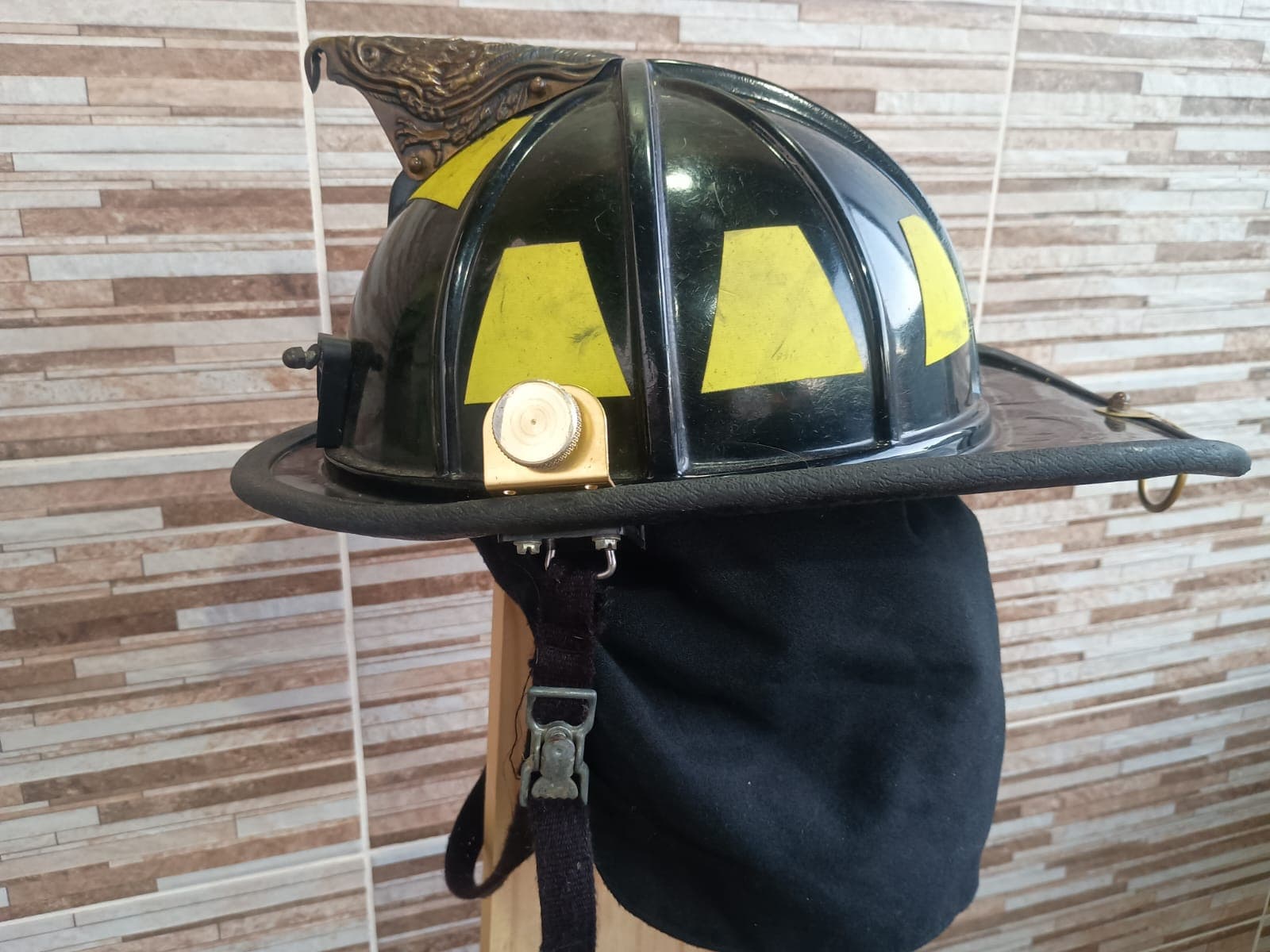 Casco americano Lion negro